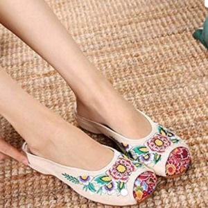 Embroidery cinak flats